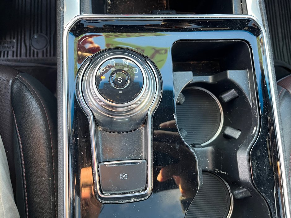 2020 Ford Edge Titanium-18