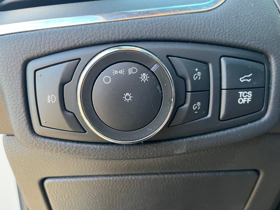 2020 Ford Edge Titanium-12