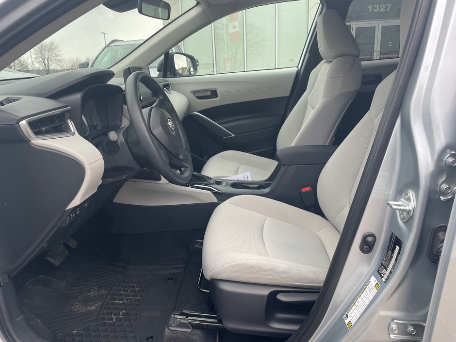 2022 Toyota Corolla Cross L-6