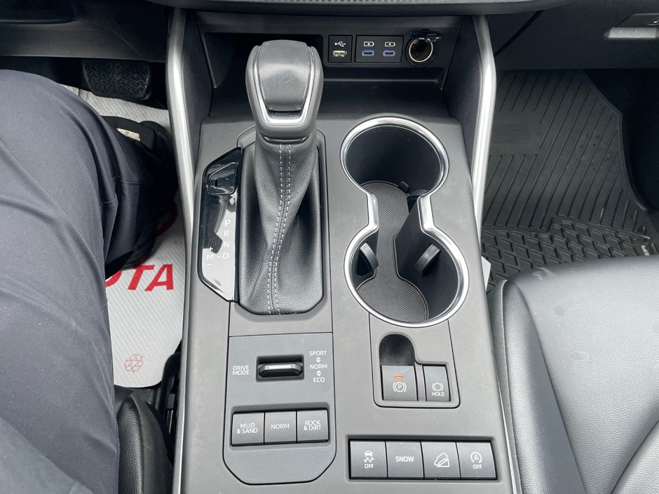 2022 Toyota Highlander XLE-12