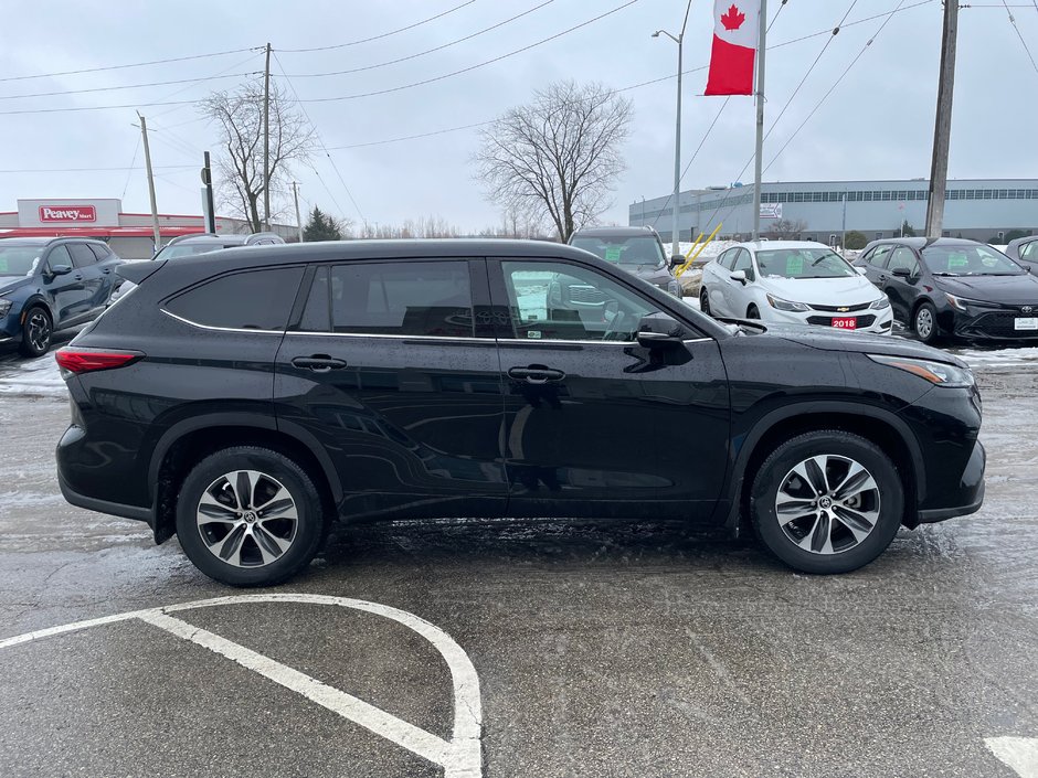 2022 Toyota Highlander XLE-3