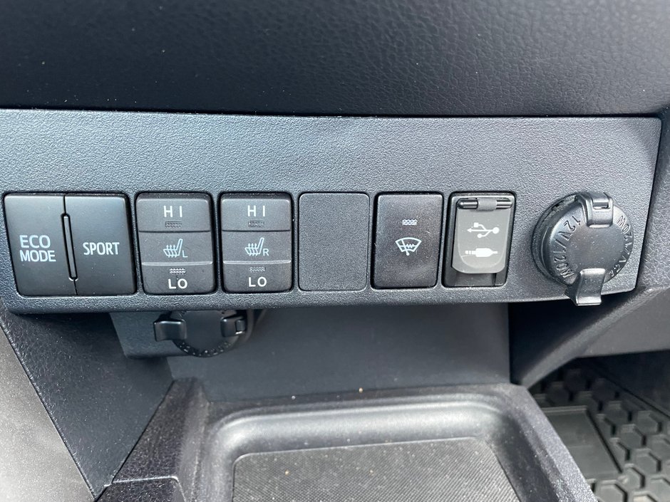 2018 Toyota RAV4 SE-11