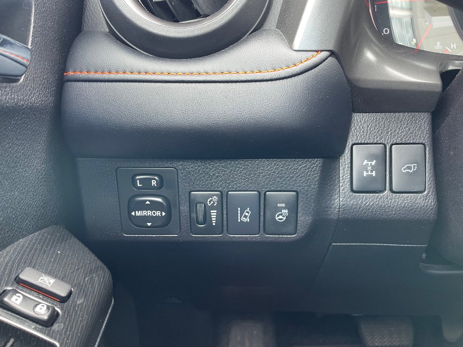2018 Toyota RAV4 SE-12