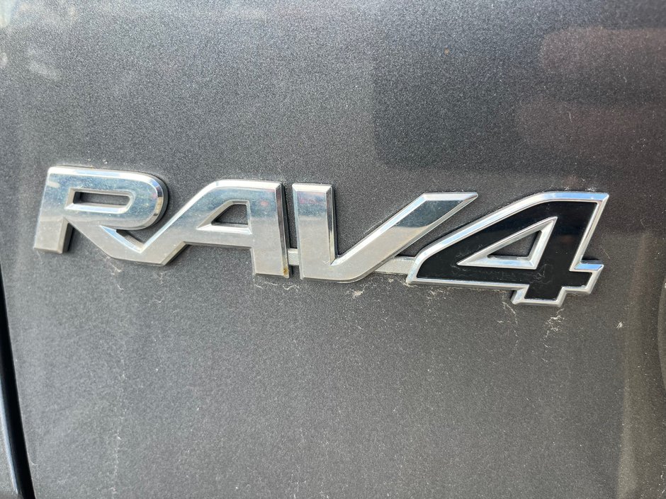 2022 Toyota RAV4 LE-5
