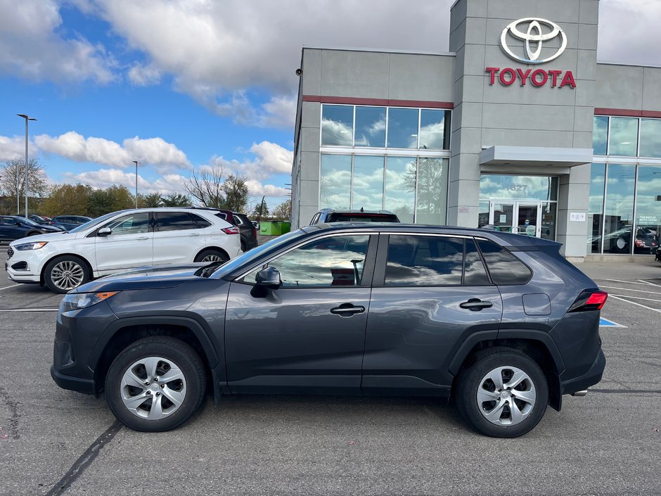 2022 Toyota RAV4 LE-2