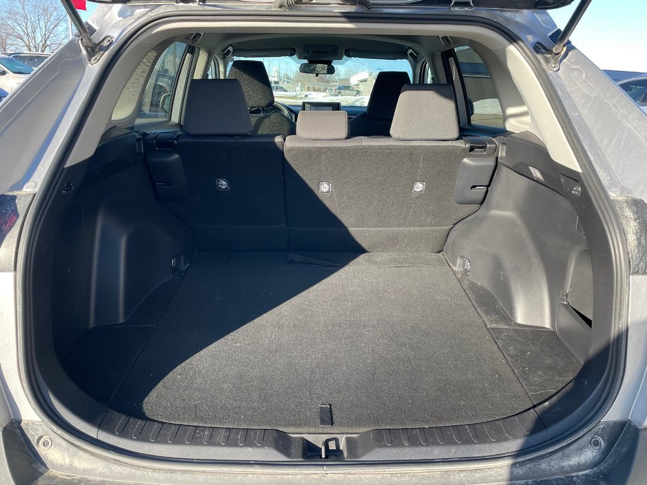 2022 Toyota RAV4 LE-8