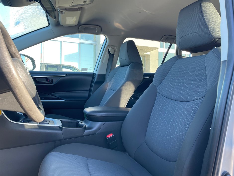 2022 Toyota RAV4 LE-6