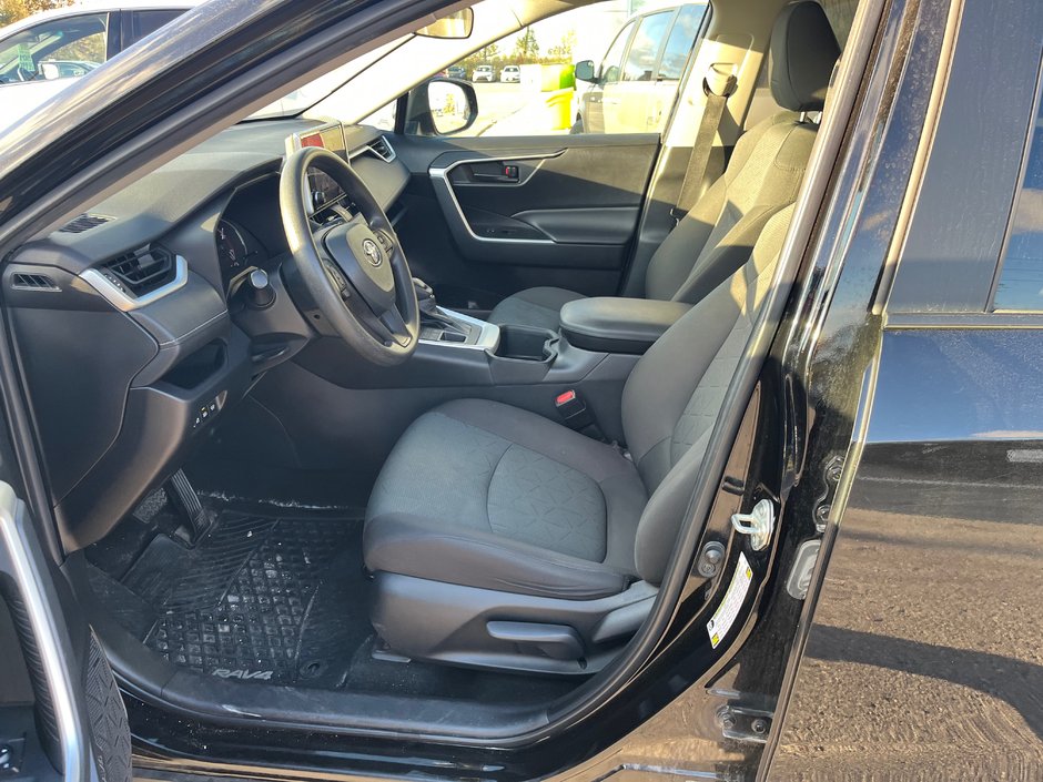 2023 Toyota RAV4 LE-10