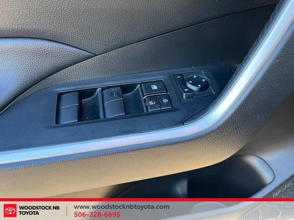 2023 Toyota RAV4 LE-8