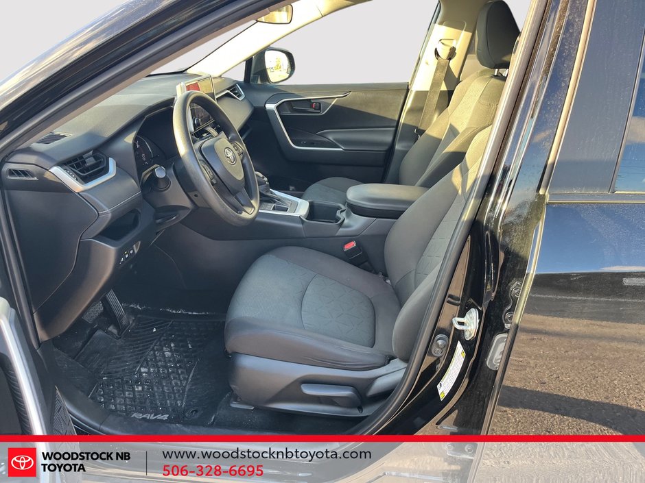 2023 Toyota RAV4 LE-10