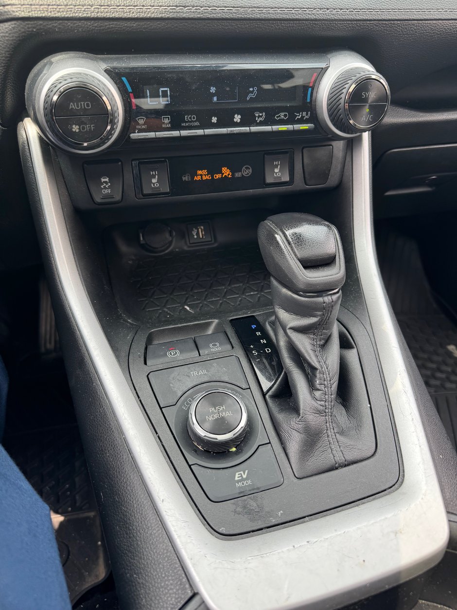 2023 Toyota RAV4 Hybrid XLE-8