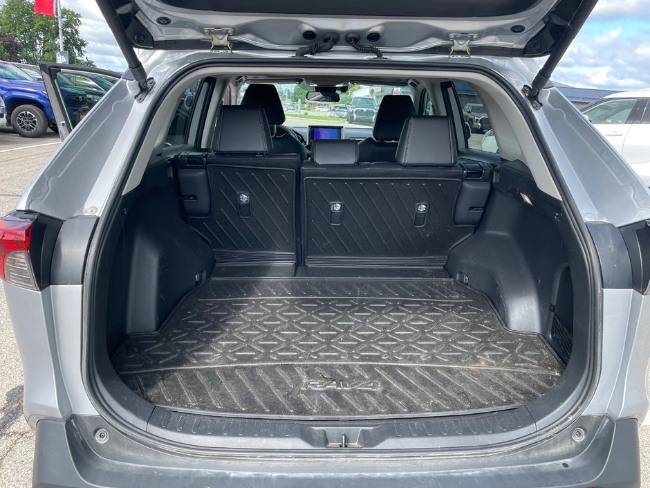 2025 Toyota RAV4 XLE-8