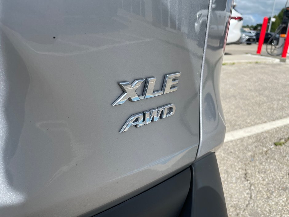 2025 Toyota RAV4 XLE-9