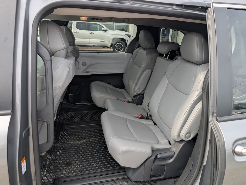 2026 Toyota Sienna XLE-13