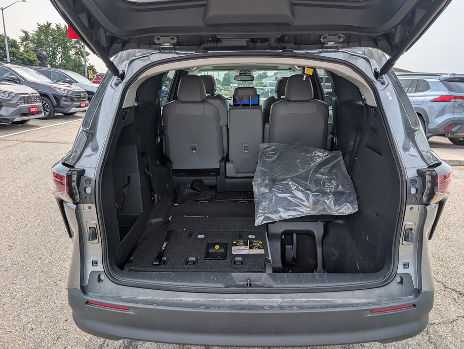 2026 Toyota Sienna XLE-14