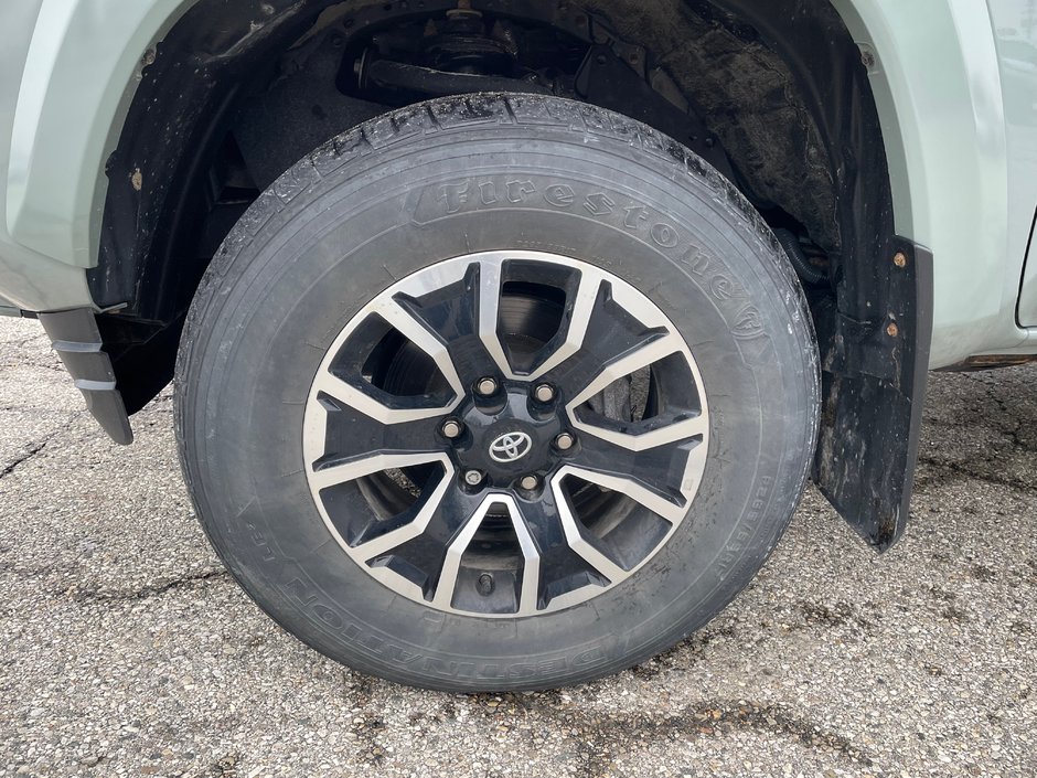 2022 Toyota Tacoma 4WD DBL AT-5