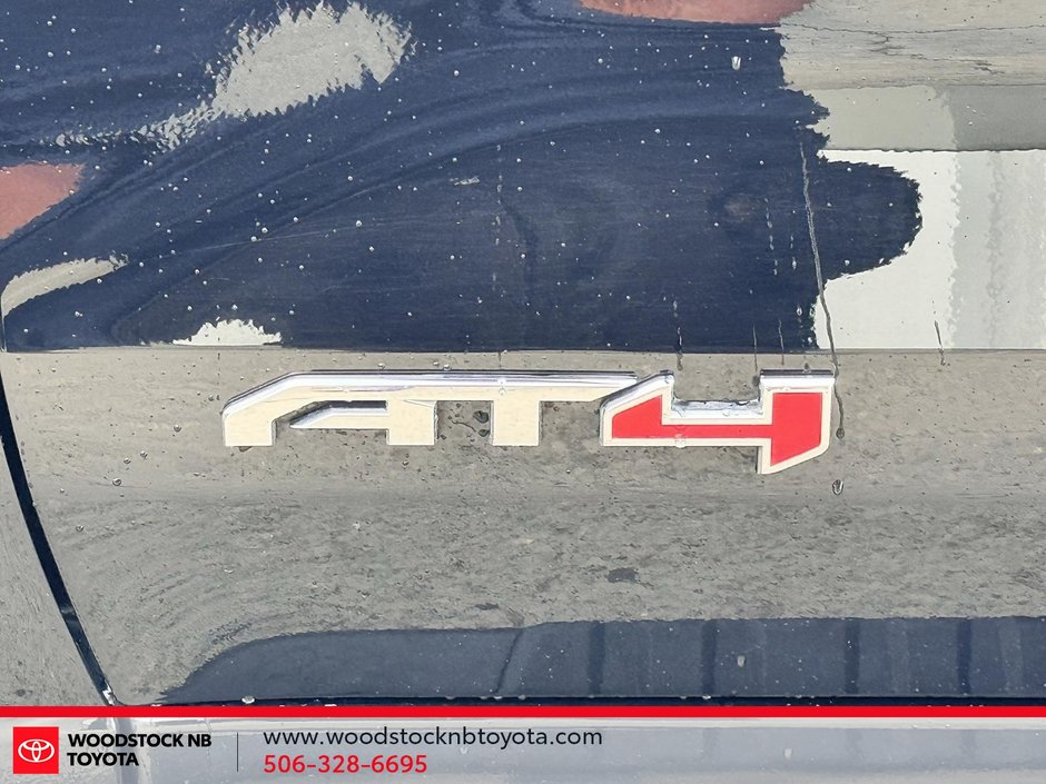 2024 GMC Canyon AT4-8