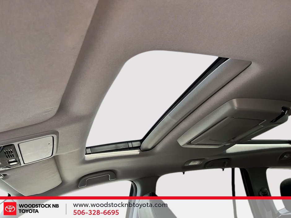 2022 Honda Pilot Touring 7-Passenger-18