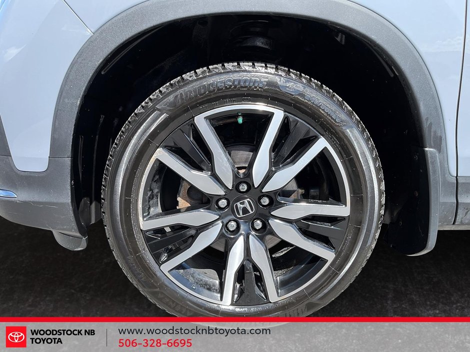 2022 Honda Pilot Touring 7-Passenger-9