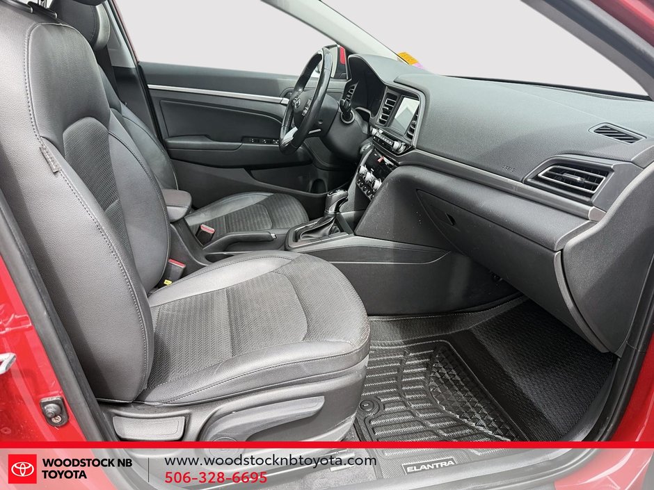 2019 Hyundai Elantra Luxury-16