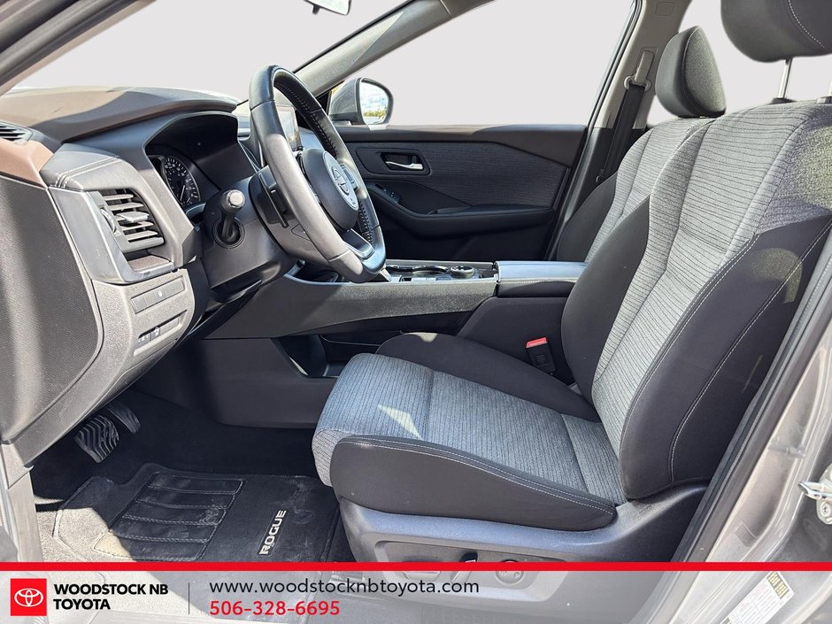 2023 Nissan Rogue SV Moonroof-8