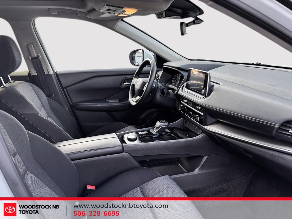 2025 Nissan Rogue SV Moonroof-15