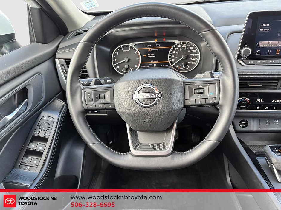 2025 Nissan Rogue SV Moonroof-9