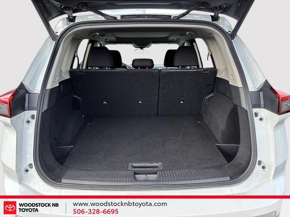 2025 Nissan Rogue SV Moonroof-16