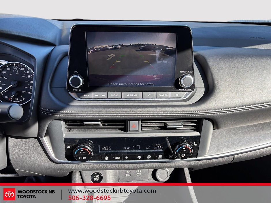 2025 Nissan Rogue SV Moonroof-11