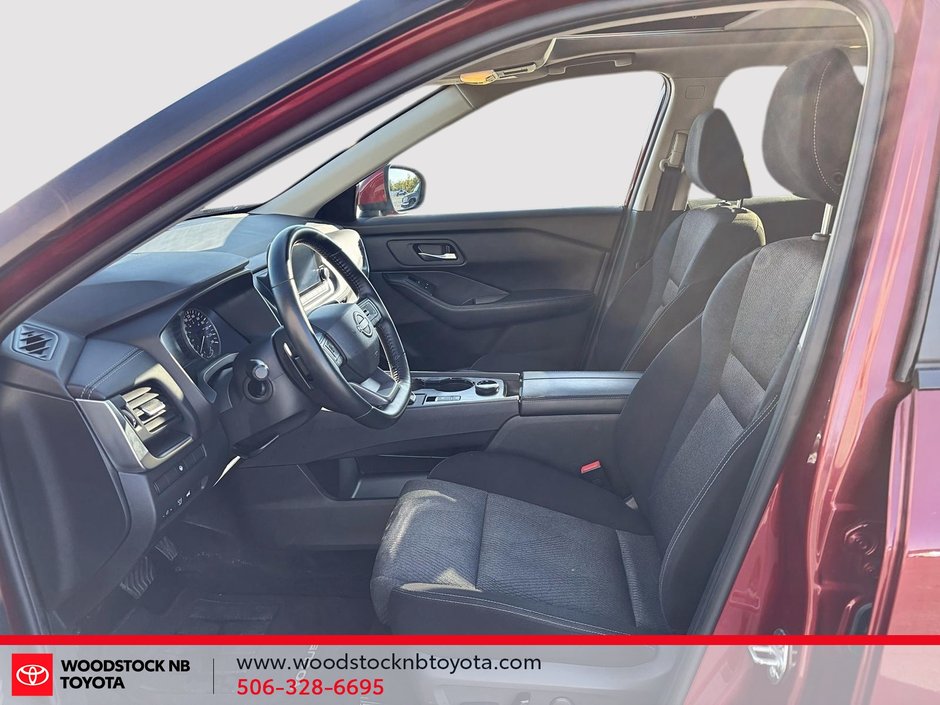 2025 Nissan Rogue SV Moonroof-12
