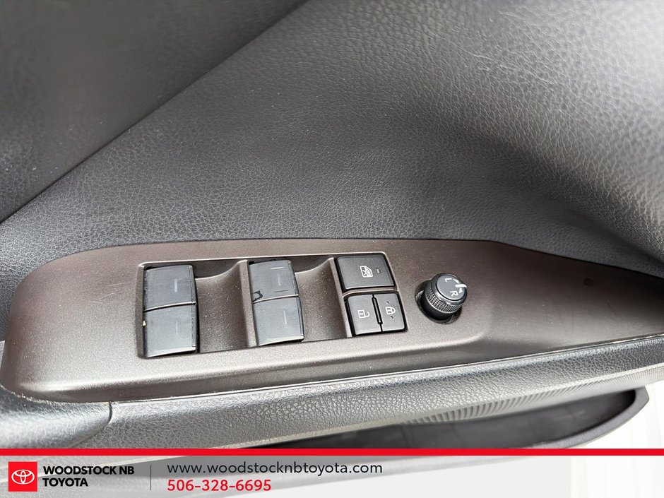 2024 Toyota Camry SE-13