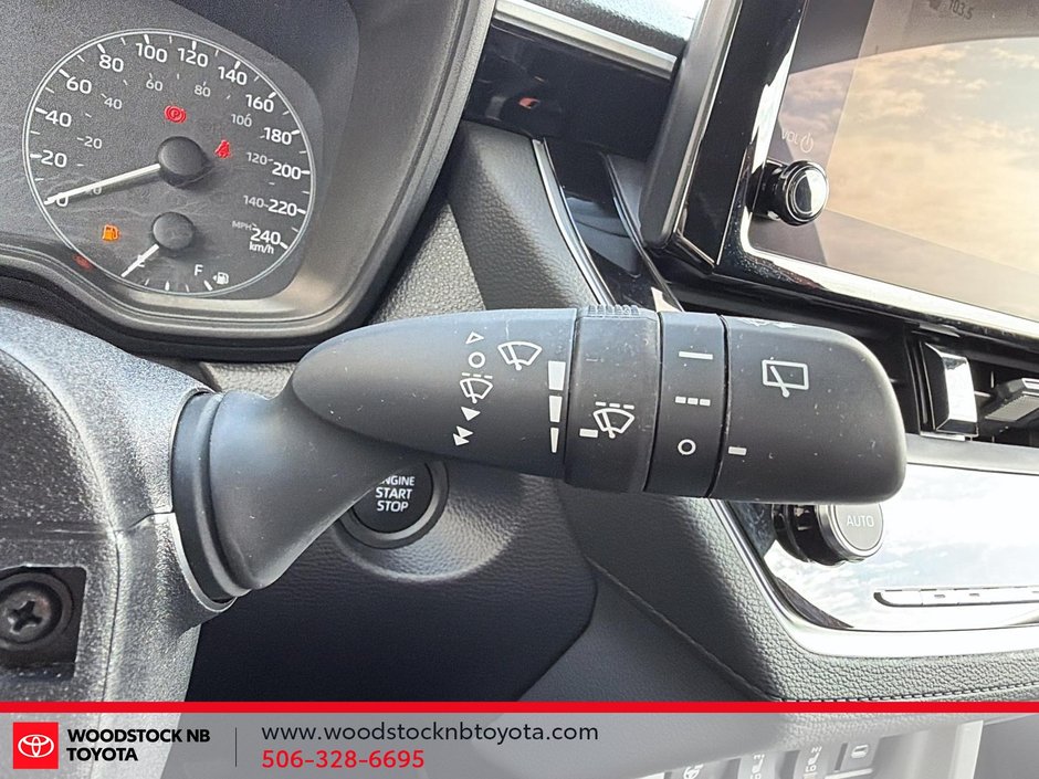 2025 Toyota Corolla Cross LE-20