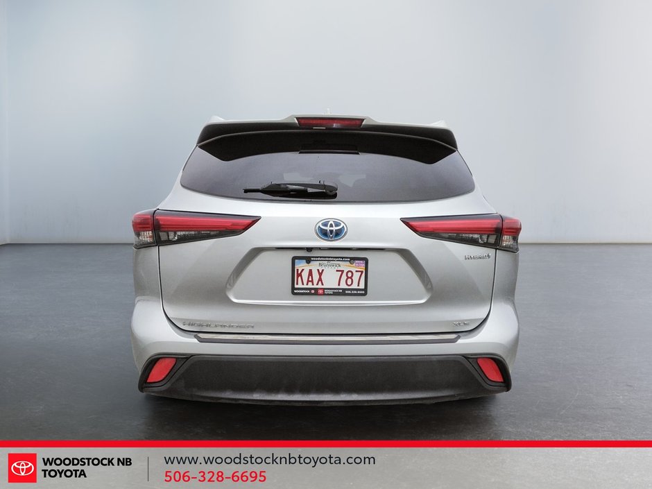 Toyota Highlander Hybrid XLE 2022-4