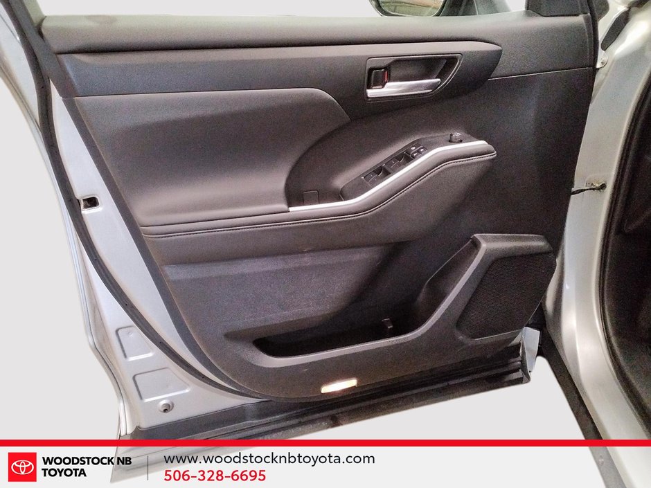 Toyota Highlander Hybrid XLE 2022-14