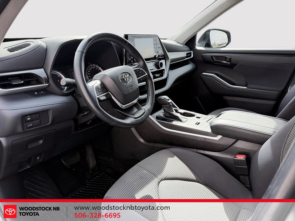 Toyota Highlander Hybrid LE 2022-8