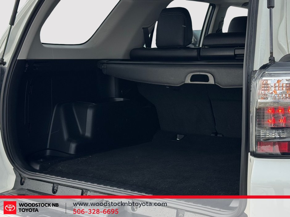 Toyota Highlander LE AWD 2023-30