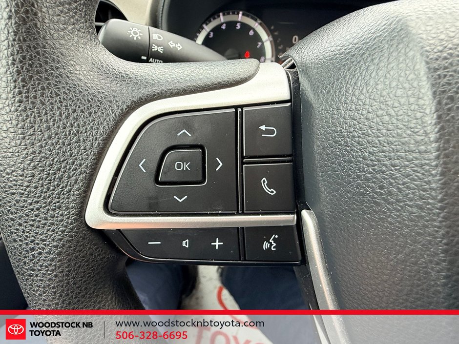 Toyota Highlander LE AWD 2023-29