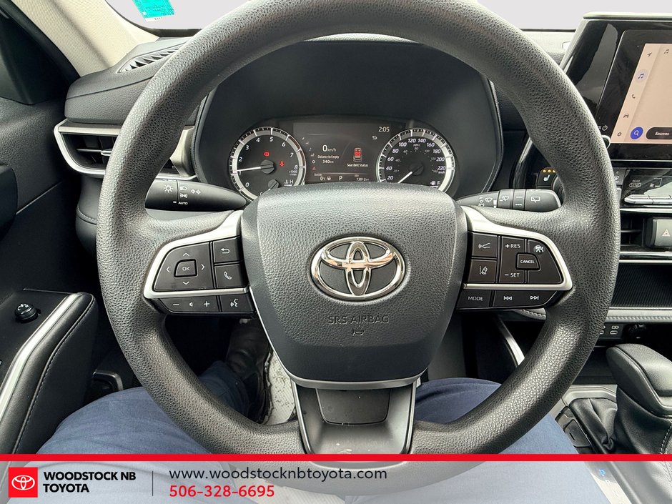 Toyota Highlander LE AWD 2023-6