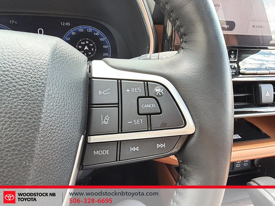 Toyota Highlander Hybrid Limited 2024-19
