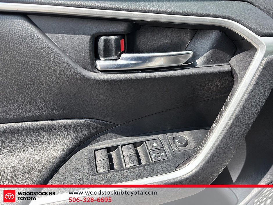 2019 Toyota RAV4 Hybrid XLE-13
