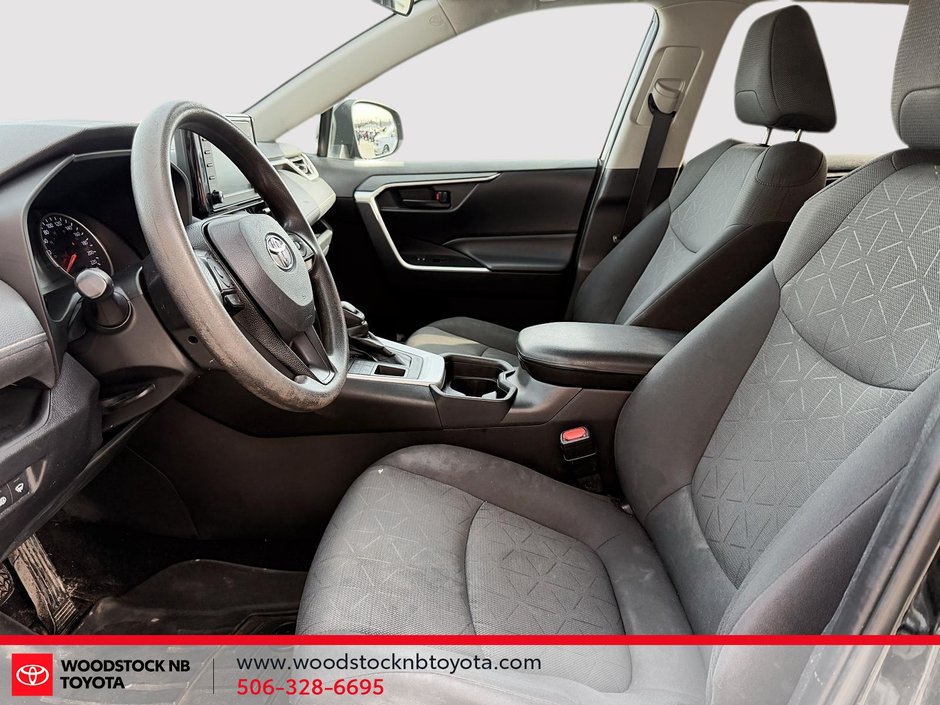 Toyota RAV4 LE 2021-12