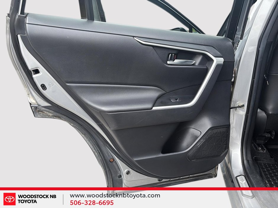 2021 Toyota RAV4 Hybrid XLE-14