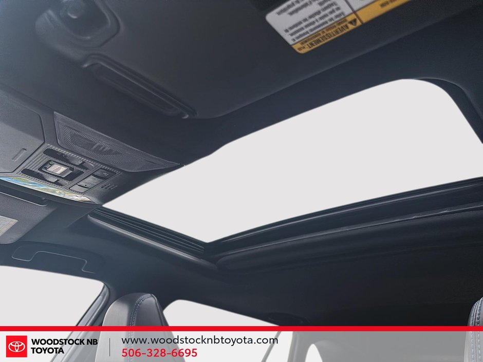 2021 Toyota RAV4 Hybrid XLE-24
