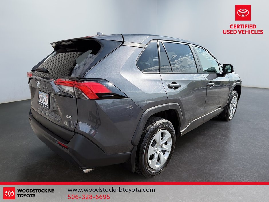 Toyota RAV4 LE 2022-7