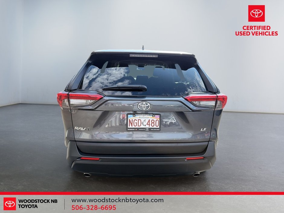Toyota RAV4 LE 2022-5