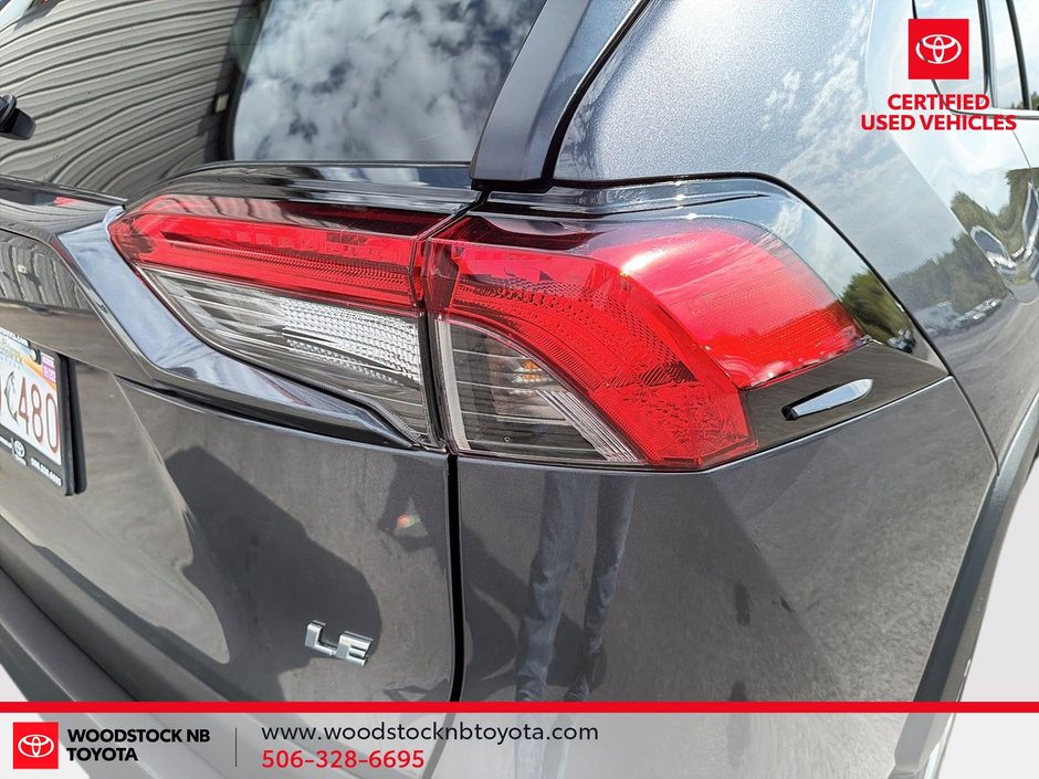 Toyota RAV4 LE 2022-9