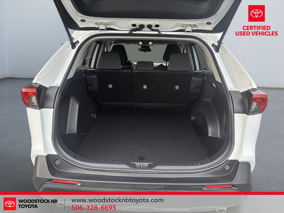 Toyota RAV4 Hybrid LE 2024-6