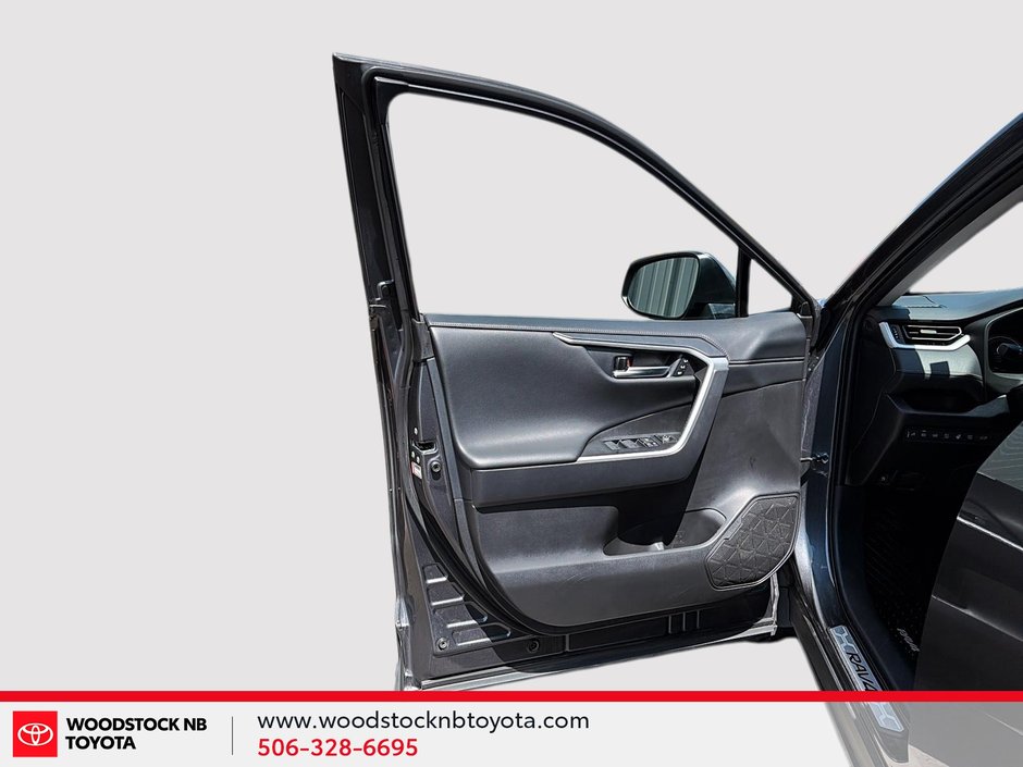 Toyota RAV4 Hybrid Limited 2025-13