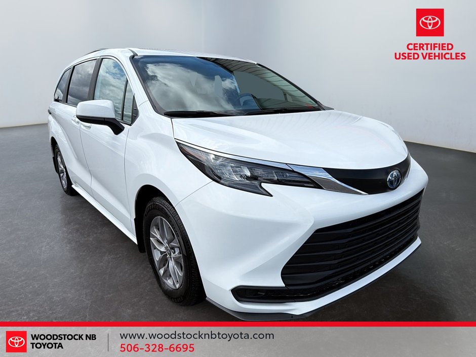 2025 Toyota Sienna LE-0