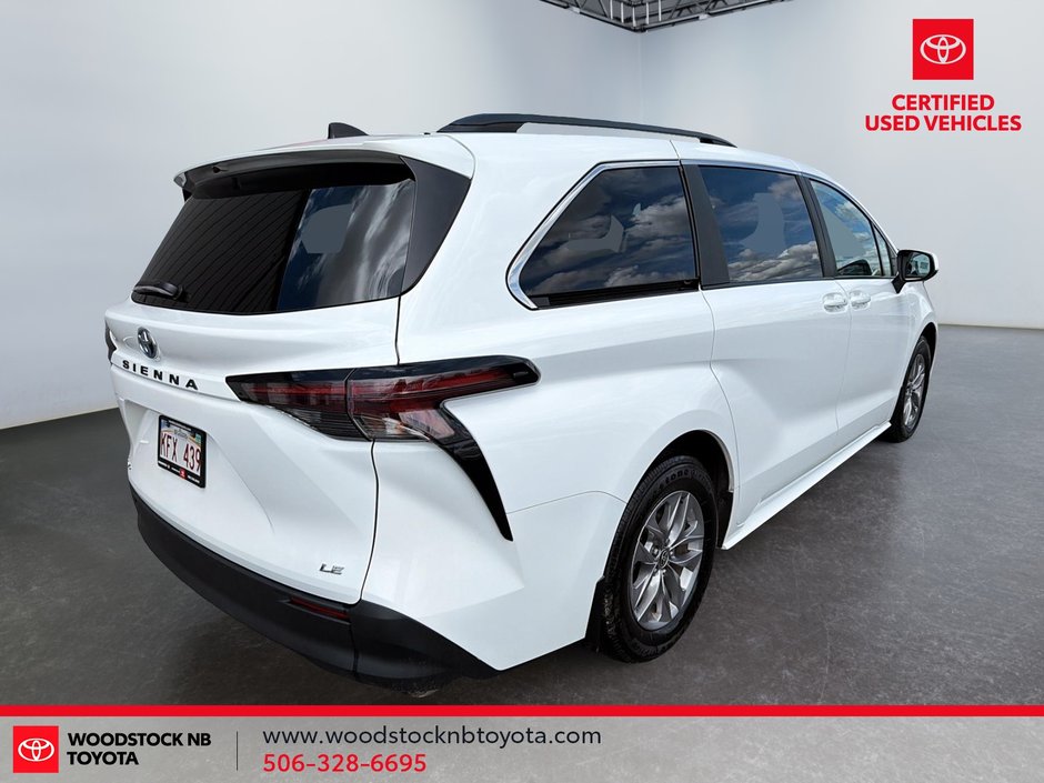 2025 Toyota Sienna LE-9